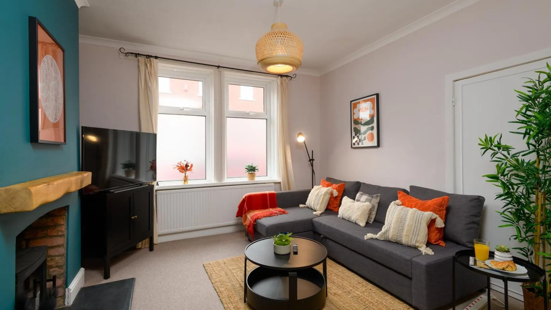 Joseph Suite By Koya Homes - 3-Bedroom Home, Central High Street, Free Parking Barry